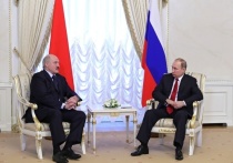 Президенту Белоруссии Александру Лукашенко удалось на время выкрутиться из сложного финансового положения, в которое угодила его страна