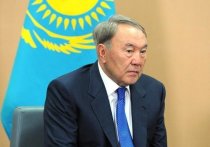 Бессменный лидер Казахстана Нурсултан Назарбаев приказал своему правительству до конца 2017 года разработать латинский вариант казахского алфавита