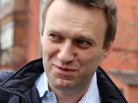 Навальный опять идет в суд