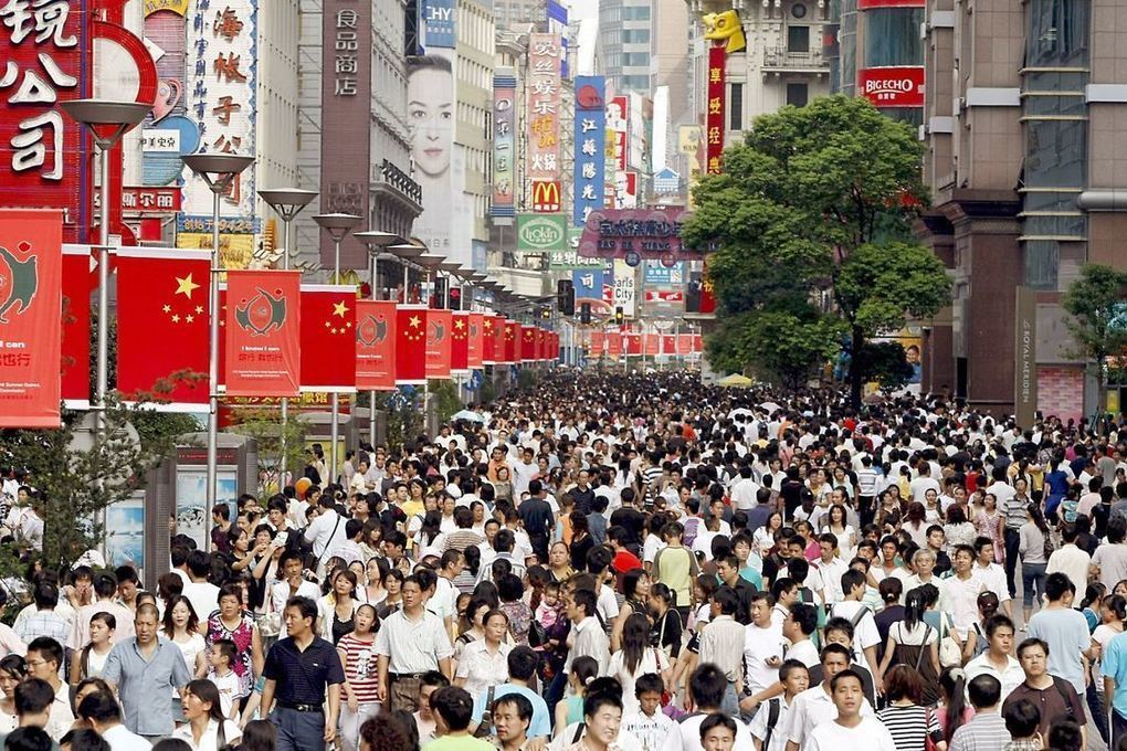 Людей проживает в китае. Пекин Китай население. Густонаселенность Китая. Численность населения Китая Китая Китая. Токио перенаселение.