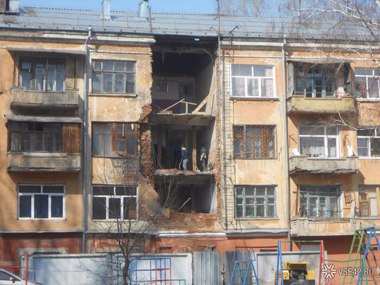 В общежитии Кемерова из-за душевых обрушилась стена 