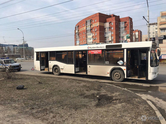 Пассажиры кемеровского автобуса оказались в травмпункте из-за ЧП на дороге 