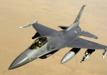 Американские истребители F-16C впервые сбросили термоядерную бомбу B61-12 без боевого заряда