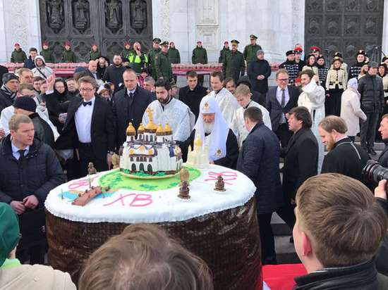 Уникальный символ Пасхи испекли члены движения Патриарших православных добровольцев