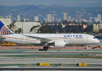 Американская авиакомпания United Airlines вновь оказалась в центре скандала