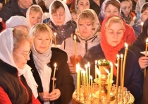 В ночь с 15 на 16 апреля в пасхальных богослужениях приняли участие более 30 тысяч православных жителей Чувашии