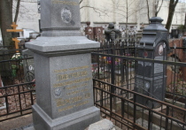 Могилы героев Советского Союза Петра Марютина и Александра Дивочкина разгромили вандалы на Ваганьковском кладбище в Москве