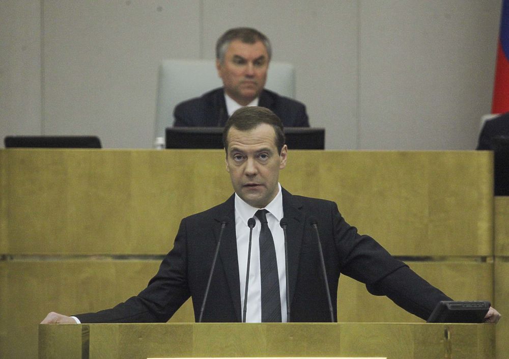 Депутаты Госдумы выслушали доклад Медведева о работе правительства за год