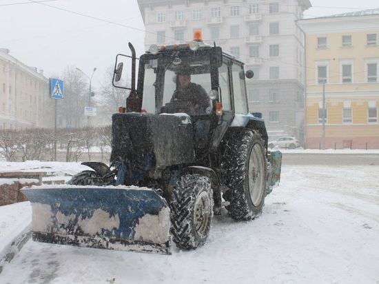 66 единиц техники и 200 рабочих борются со снегом в Нижнем Новгороде