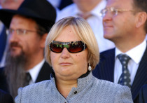 Супруга бывшего мэра  Юрия Лужкова Елена Батурина сохранила пальму первенства в рейтинге самых богатых жительниц России, хотя за минувший год ее состояние снизилось на 100 миллионов долларов — до одного миллиарда