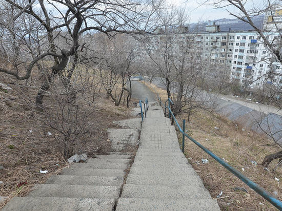 Приморские СМИ составили рейтинг самых «убитых» лестниц Владивостока