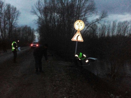 В Кувандыкском  районе погиб водитель Жигулей, слетевших в кювет с талыми водами