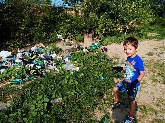 В результате экологической акции в районе Ассадулаево волонтеры вывезли десятки мешков с мусором