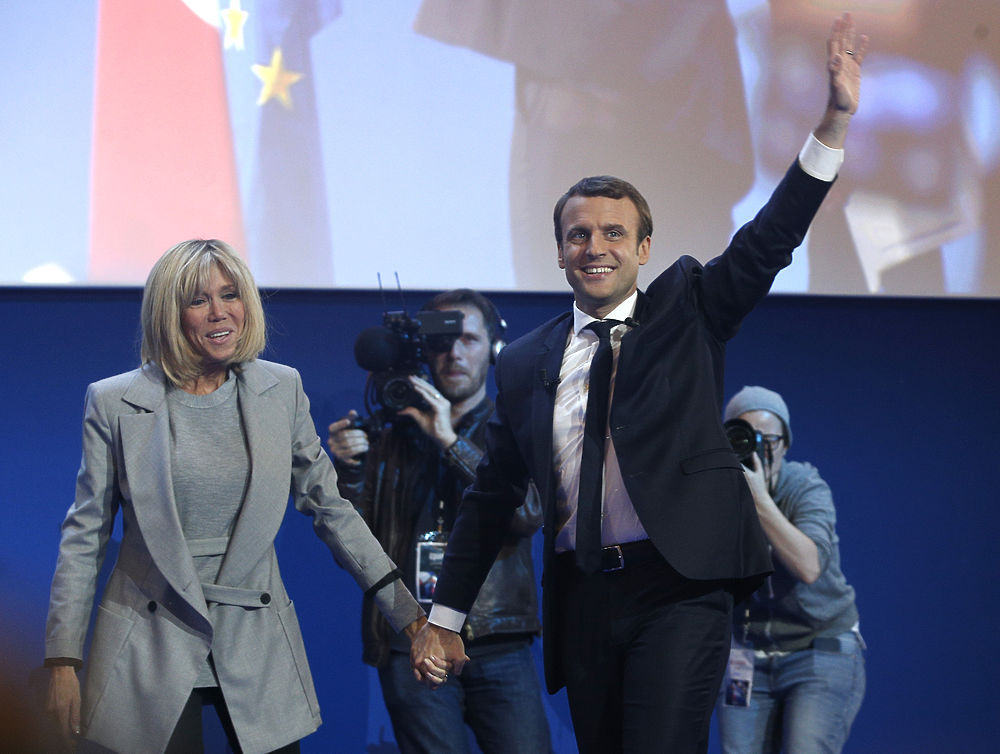Молодой Макрон и его пожилая жена: президентские выборы во Франции 