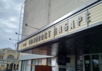 Еврейскую общину Украины возмутила вывеска спектакля "Холокост-кабаре", появившаяся на здании театра по соседству с киевской синагогой