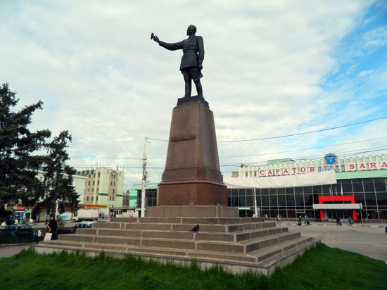 Сергей Альмеев представил проект реконструкции железнодорожного вокзала и привокзальной площади Саратова