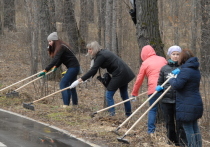 В мероприятиях по санитарной очистке города после зимы, которые в этот день прошли во всех округах Омска, было задействовано более тысячи единиц специальной техники