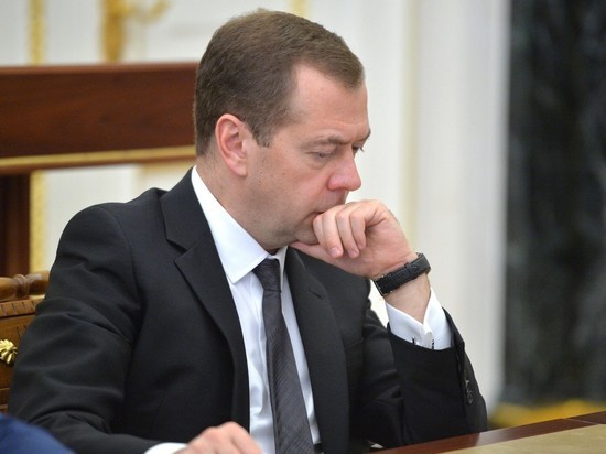 Ранее Наталья Тимакова назвала опрос об отставке премьер-министра "политическим заказом"