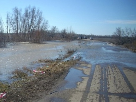Большая вода не отступает: в Оренбургской области затоплено 25 мостов
