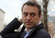 Оппозиционер Алексей Навальный сообщил, что его госпитализировали в результате нападения в Москве