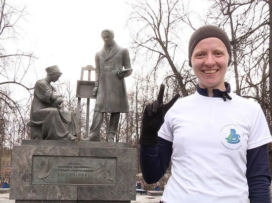 Спортсменка, бегущая по М-10 в Москву, движется по Тверской области
