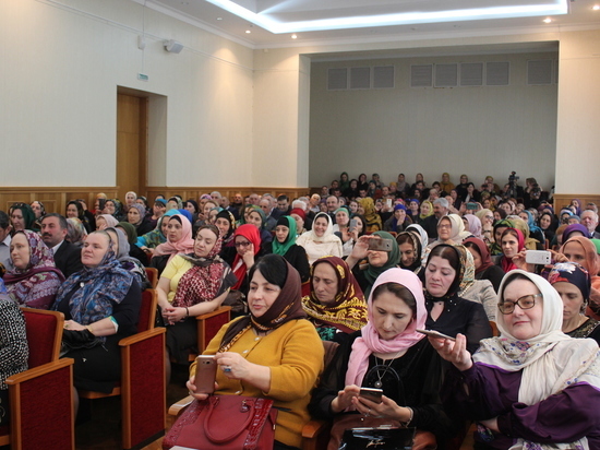 В Махачкале прошел Второй республиканский форум учителей родного для большинства дагестанцев языка