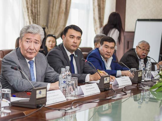 Кыргызстан и Казахстан обсудили развитие региональных и многосторонних инициатив