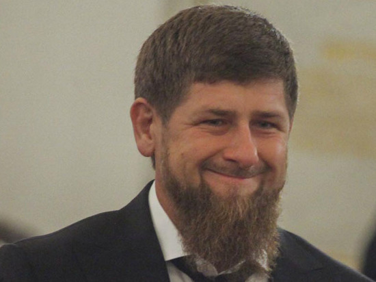 Таким образом он намерен воздействовать на интересы Рамзана Кадырова, которого считает причастным к убийству Бориса Немцова