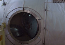 Возвращение российского космонавта Олега Новицкого и французского астронавта Тома Песке, работающих сейчас на Международной космической станции, откладывается почти на полмесяца
