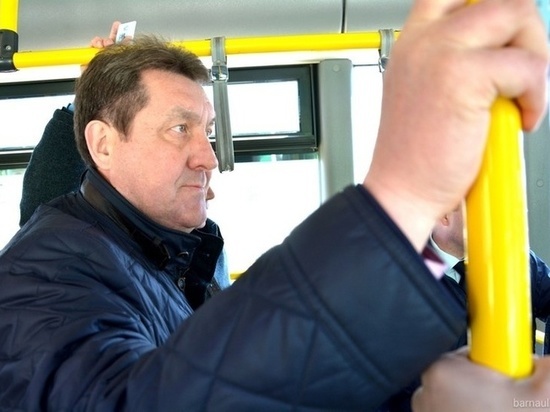 Сити-менеджеру Барнаула не досталось сидячего места в автобусе