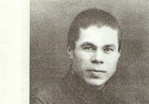 В Казани кроме улицы, названной его именем, есть и мемориальная табличка на доме по улице Миславского, куда он вернулся из тюрьмы зимой 1941 года, оправданный и несломленный, и откуда отправился на фронт, чтобы уже больше никогда не приехать в Казань