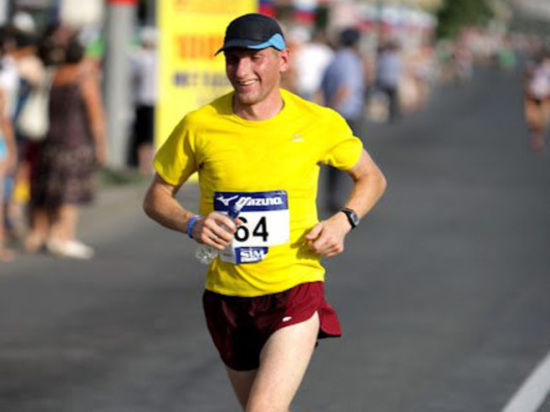 Николай Григоров пробежал 42 км и 195 метров за 2,5 часа