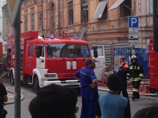 В центре Ростова-на-Дону 40 спасателей тушили крупный пожар