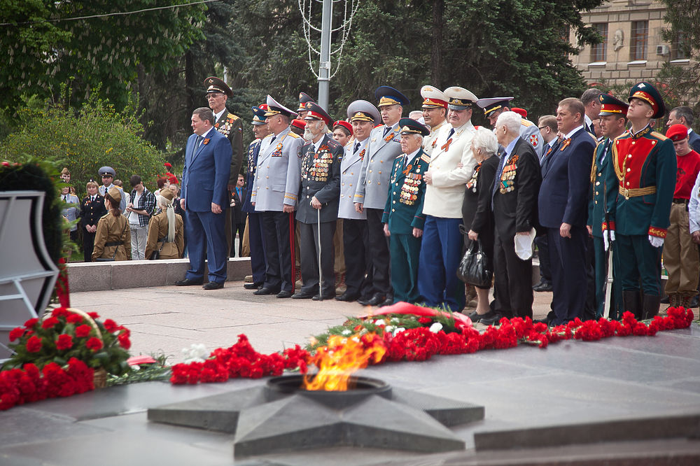 Волгоградцы почтили память защитников Отечества - ФОТО