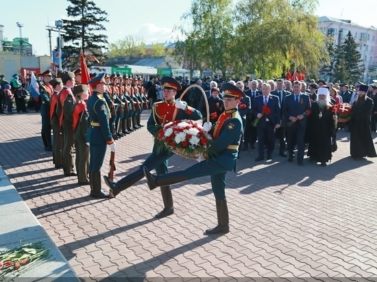 Тысячи жителей Барнаула почтили память погибших в ВОВ воинов