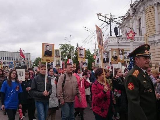 По центральным улицам Тамбова прошел многотысячный "Бессмертный полк"