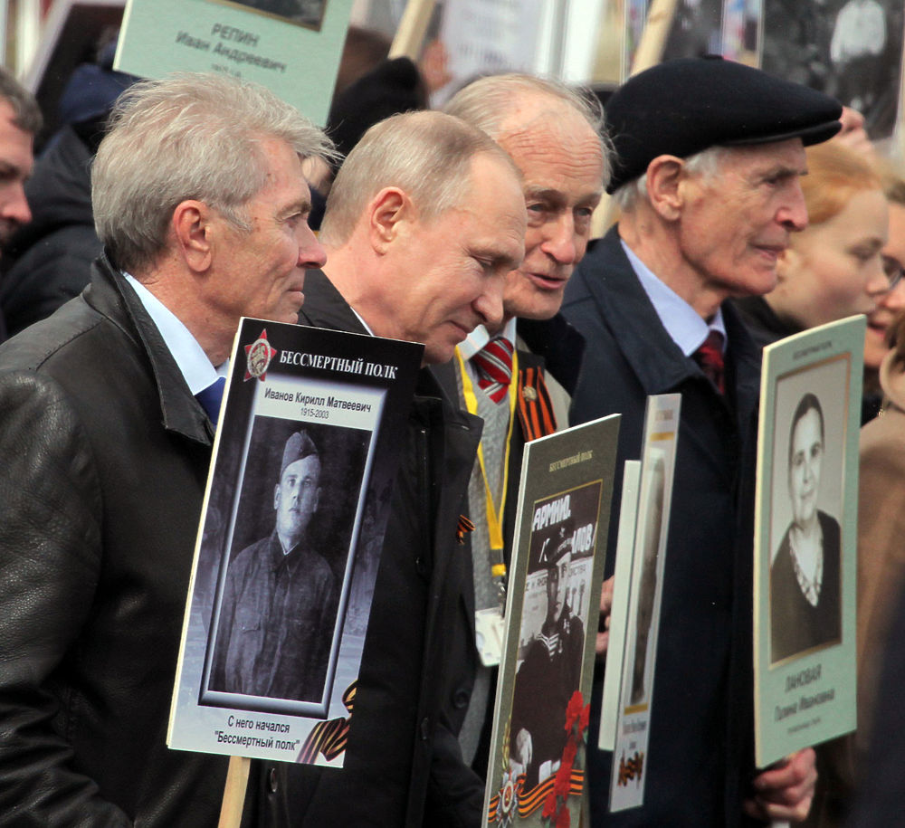 Рекордное шествие: московский "Бессмертный полк" собрал более 800 тысяч человек