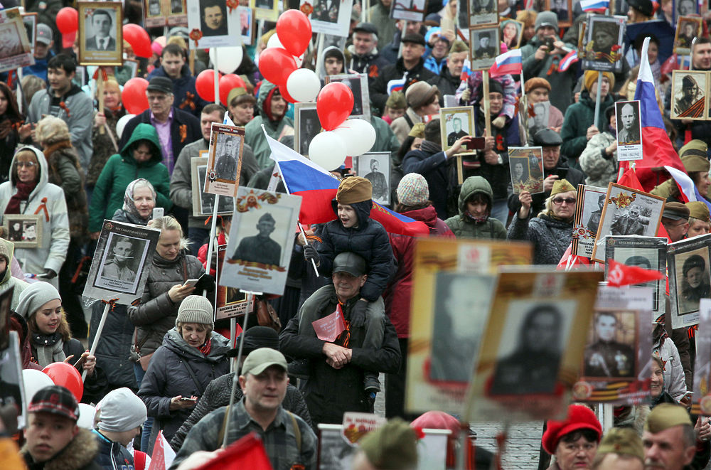 Рекордное шествие: московский "Бессмертный полк" собрал более 800 тысяч человек