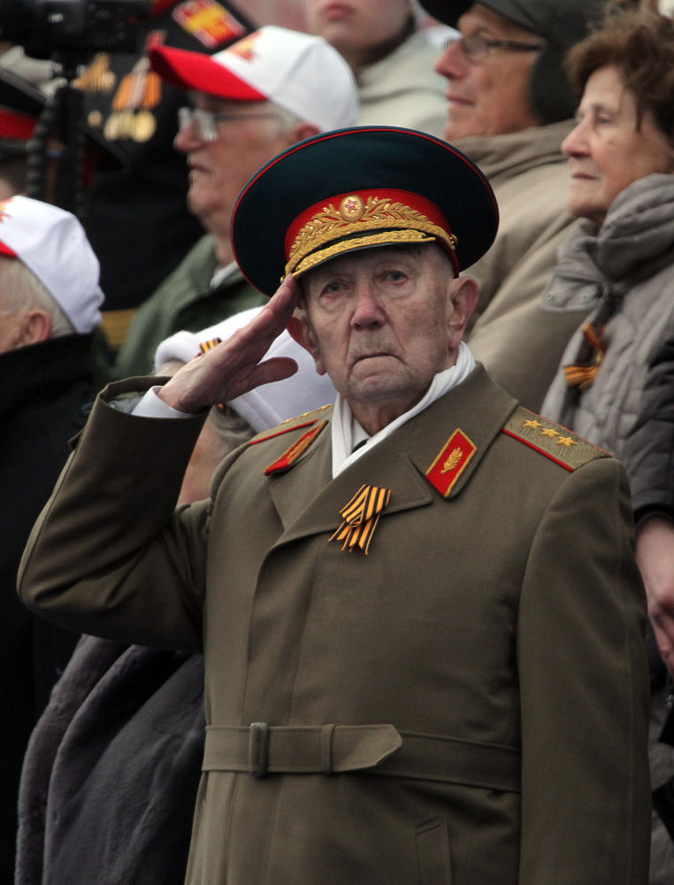 Парад Победы: погода оставила москвичей без воздушного представления