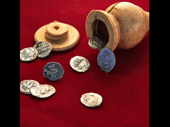 Артефакт скрывал 10 монет — по полкопейки каждая