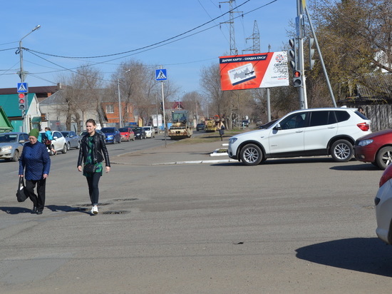 Оренбуржцам предлагают бежать на желтый сигнал светофора 