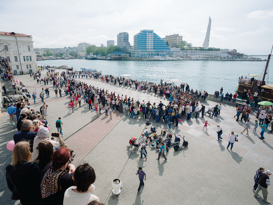 В Севастополе состоялся танцевальный флешмоб «За Победу танцуй до победного!»  
