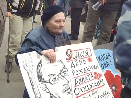 Елена Осипова известна как регулярный участник протестных акций в Санкт-Петербурге 
