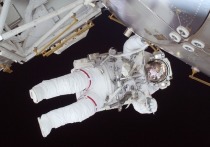 Американские астронавты Пегги Уитсон и Джек Фишер приступили к операции по выходу в открытый космос с Международной космической станции
