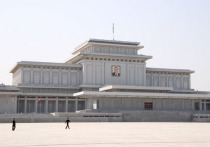 Официальное агентство новостей Северной Кореи заявило, что южнокорейская Национальная разведслужба и ЦРУ завербовали еще в 2014 году северокорейского лесоруба, работавшего на российском Дальнем Востоке, с целью убийства лидера КНДР Ким Чен Ына