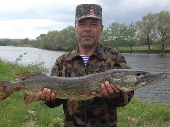 Супруги-рыбаки из Ростовской области поймали метровую щуку