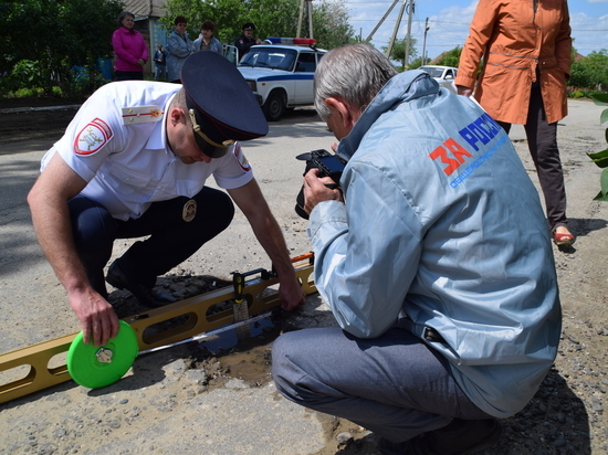 Виной такому состоянию трасс – фуры и большегрузы