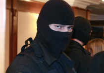 Криминальный авторитет по кличке Дерюга, державший в страхе легальных перевозчиков в подмосковном Домодедове, был задержан на днях полицейскими