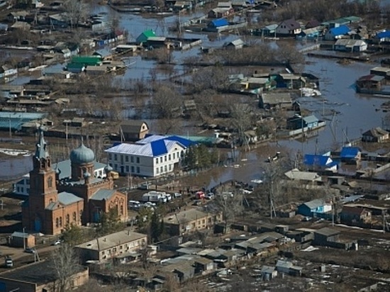Жителям, пострадавшим от паводка в Краснохолме, выплатили по 5 тысяч рублей 