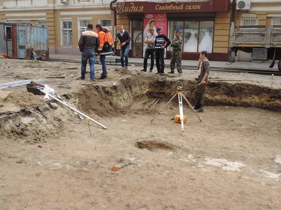 В центре Ростова археологи раскопали человеческий скелет